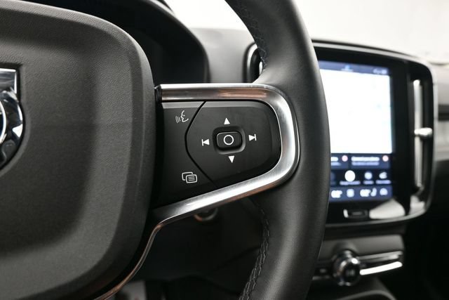 Used 2025 Volvo XC40 B5 Plus AWD/4WD image 25