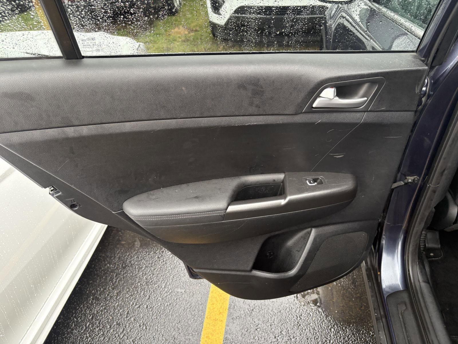 Used 2020 Kia Sportage LX image 12