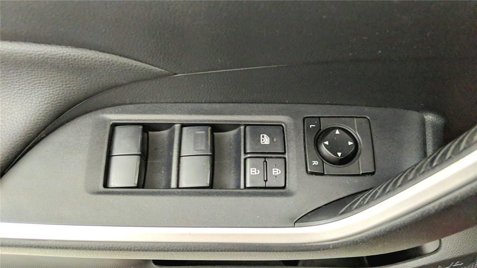 Used 2019 Toyota RAV4 LE image 14