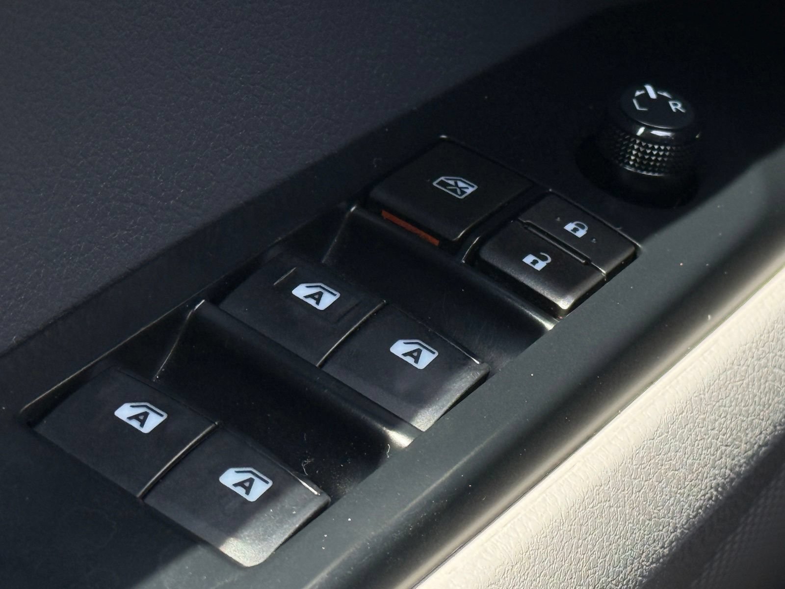Used 2018 Toyota Camry LE FWD image 32