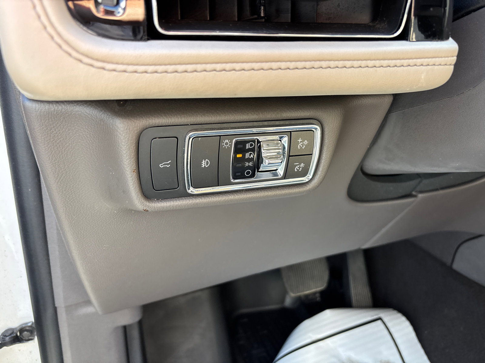 Certified 2020 Lincoln Aviator Reserve w/ Elements Package Plus AWD/4WD image 14