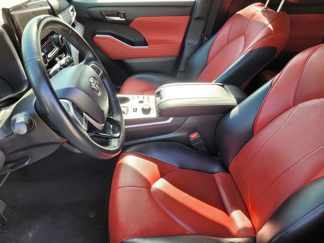 Used 2023 Toyota Highlander XSE image 16