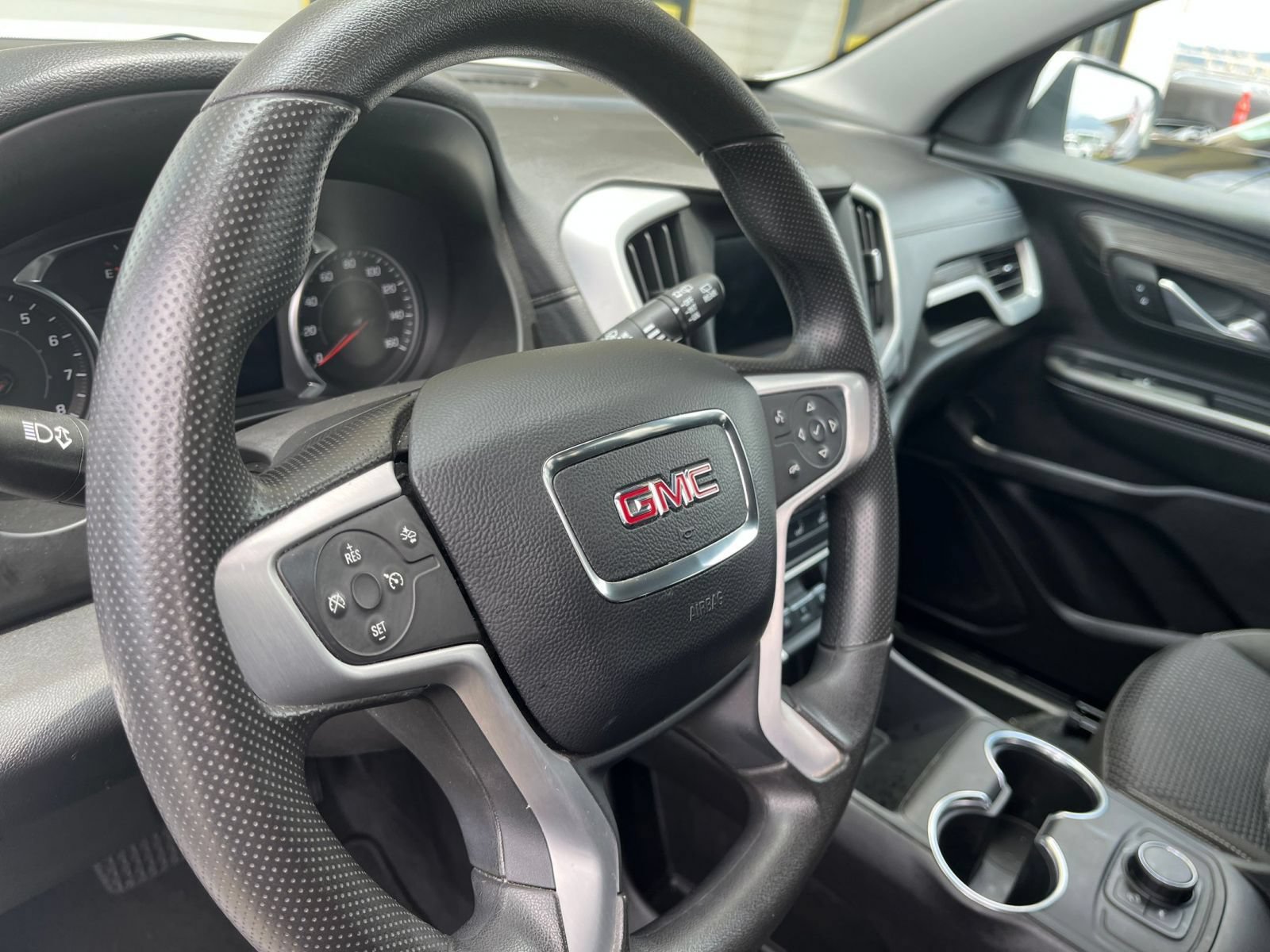 Used 2024 GMC Terrain SLE FWD image 34