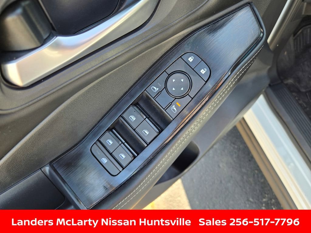 Used 2025 Nissan Rogue SV AWD/4WD image 21