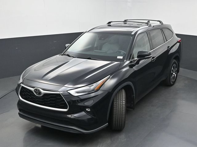 Used 2022 Toyota Highlander XLE AWD/4WD image 38