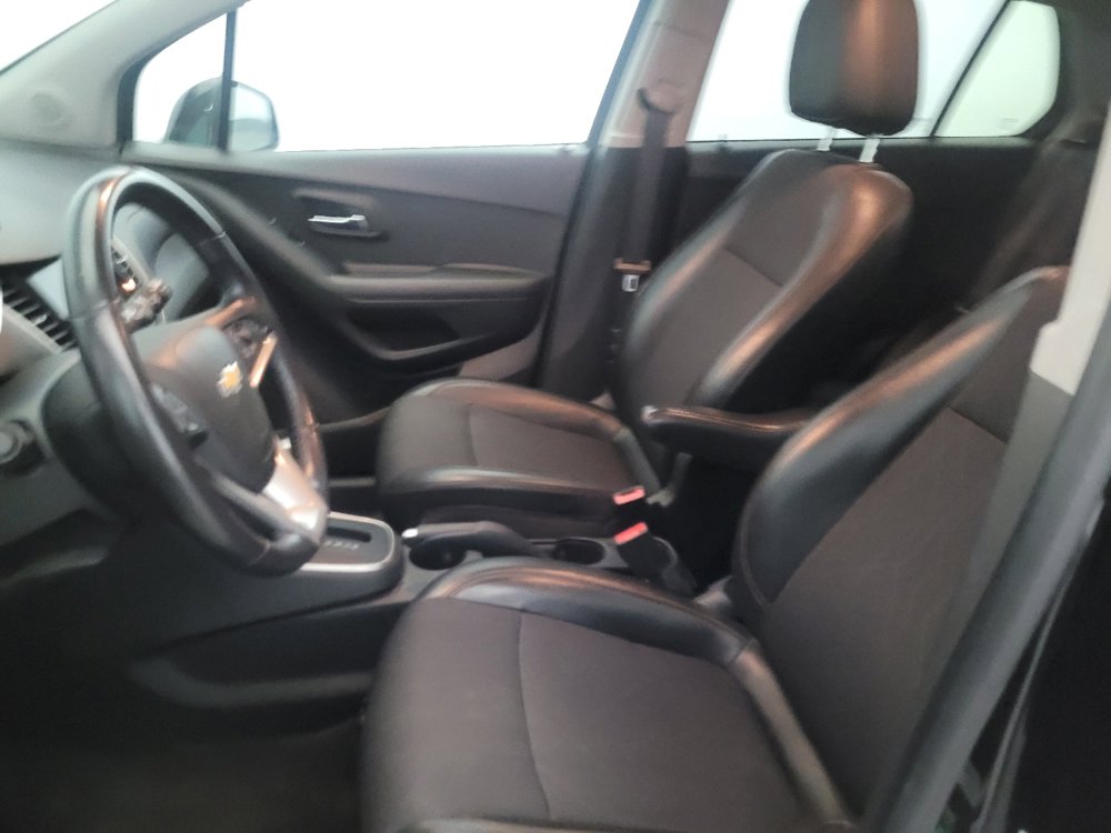 Used 2020 Chevrolet Trax LT w/ LT Convenience Package image 17