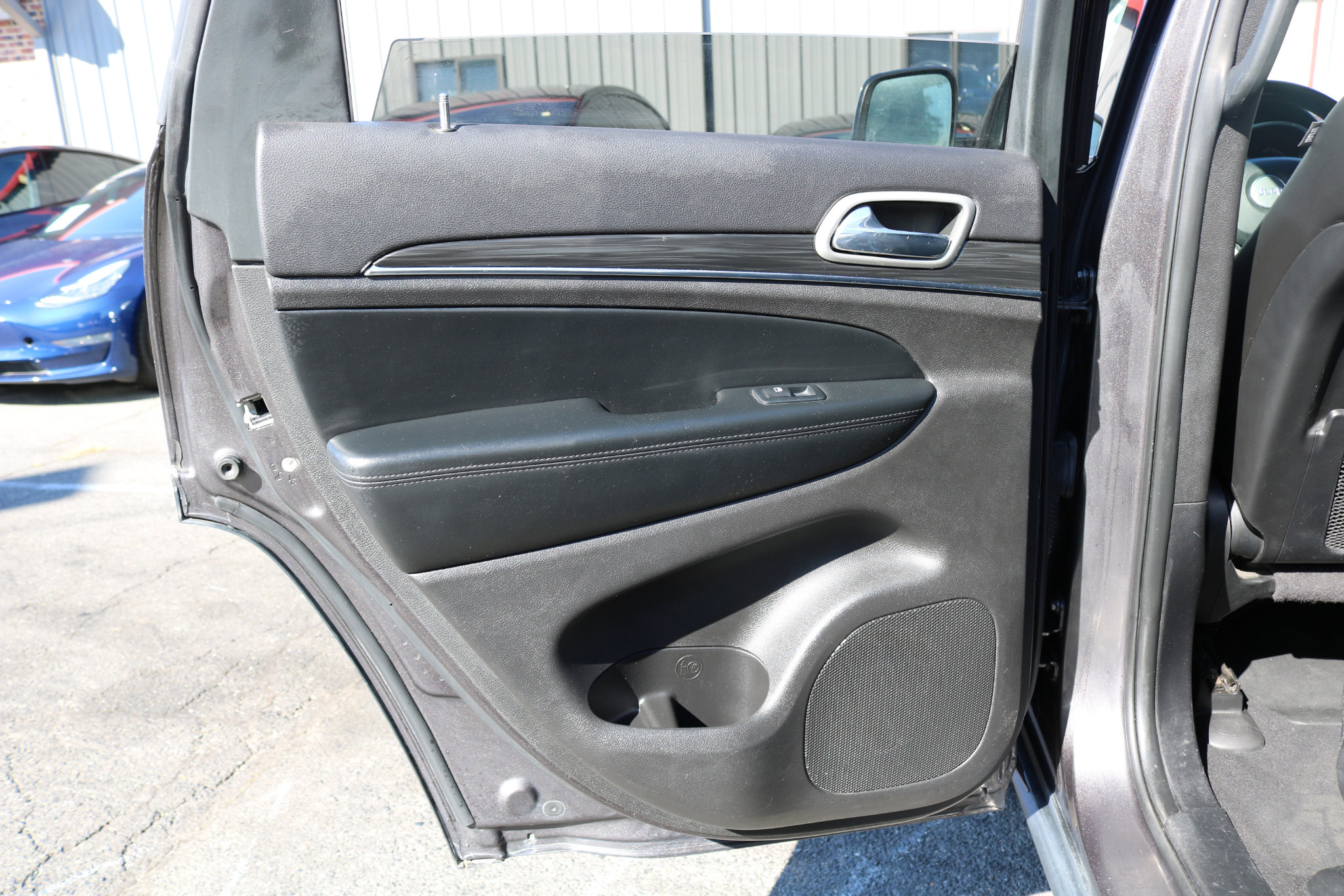 Used 2021 Jeep Grand Cherokee Limited w/ Luxury Group II image 38