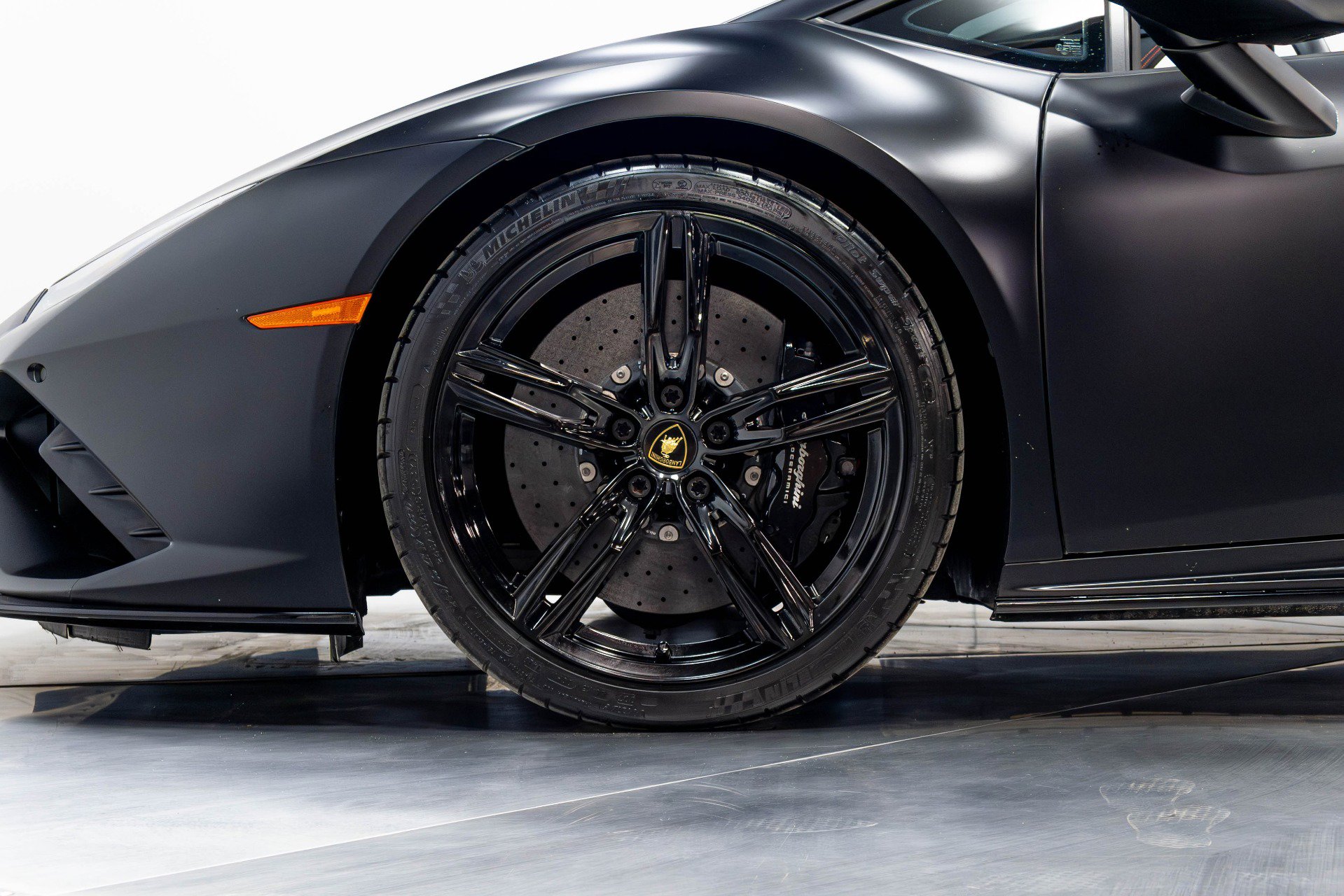 Used 2021 Lamborghini Huracan EVO RWD image 38