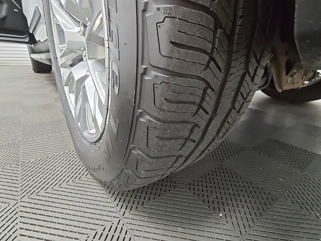 Used 2024 GMC Yukon XL Denali image 50