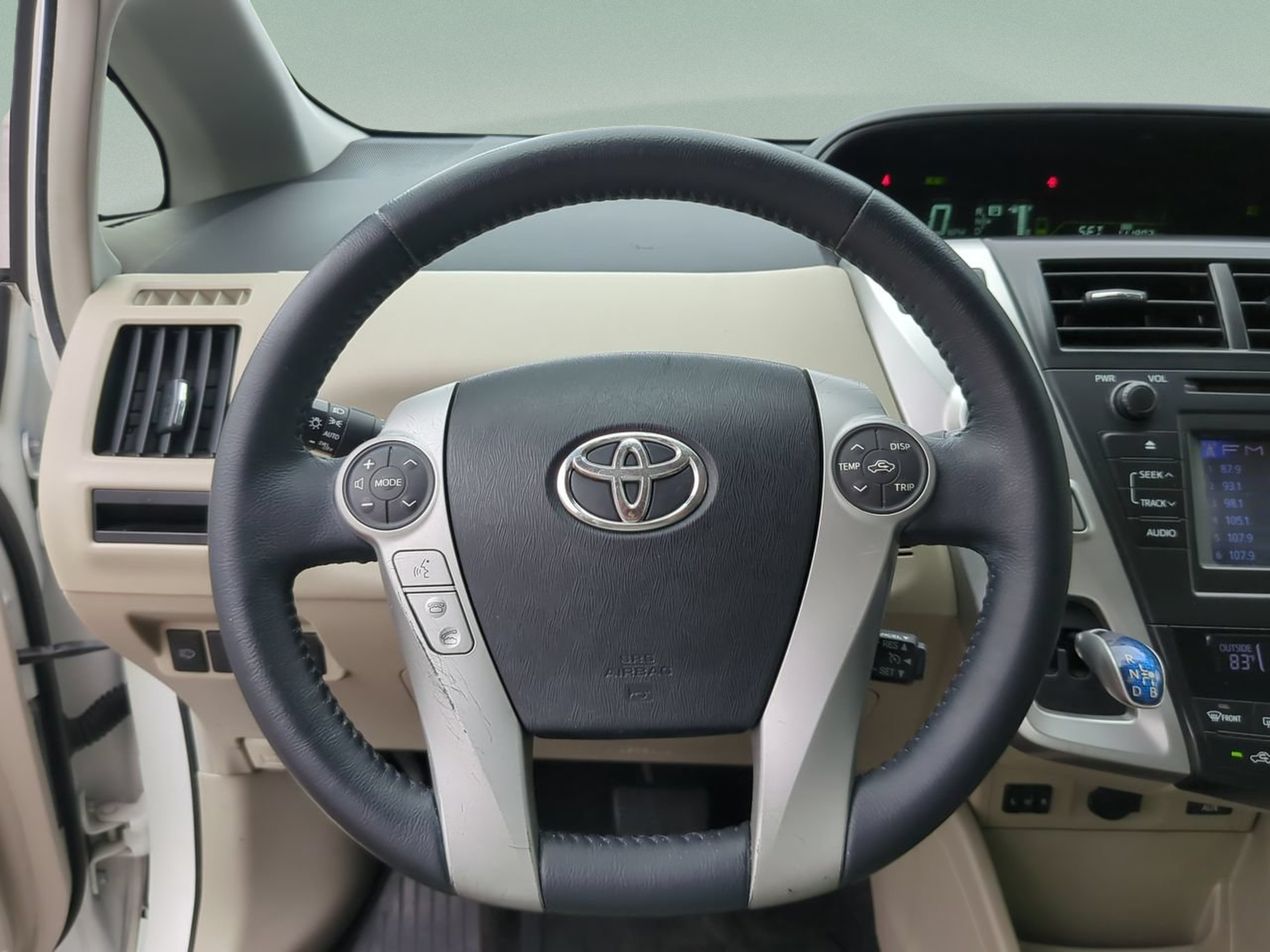 Used 2014 Toyota Prius V Five FWD image 11