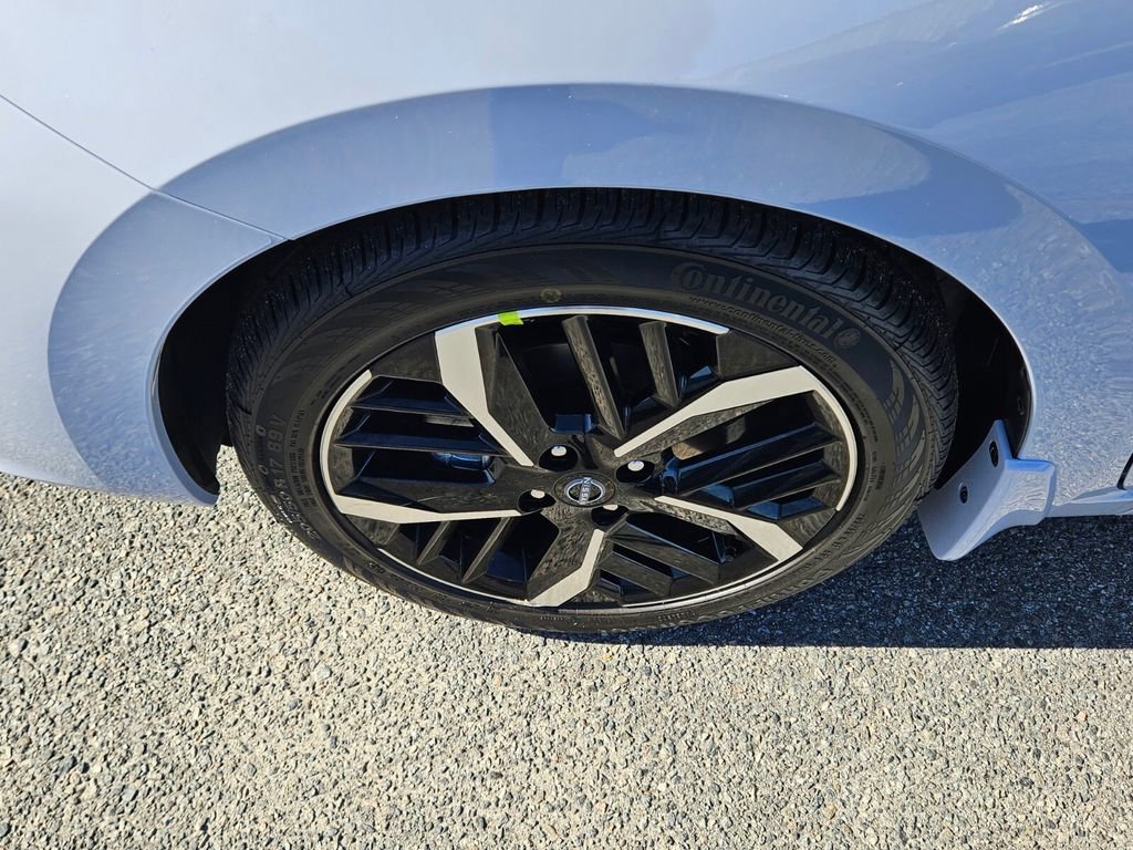 New 2025 Nissan Versa SR w/ Trunk Package image 18