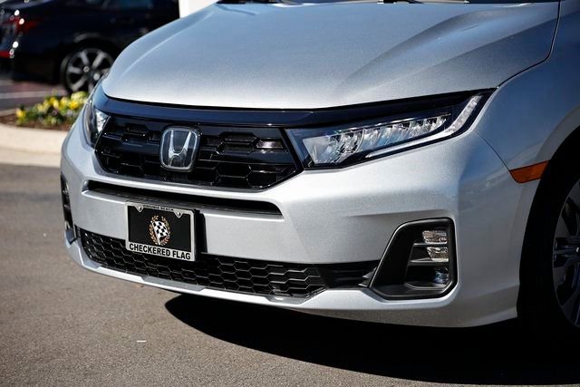 New 2026 Honda Odyssey Touring image 3