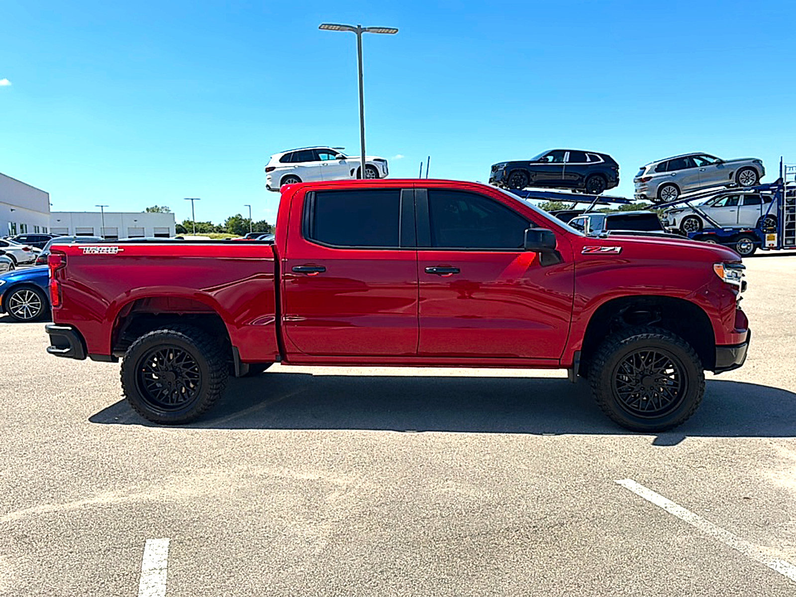 Used 2025 Chevrolet Silverado 1500 LT Trail Boss w/ Convenience Package II AWD/4WD image 9