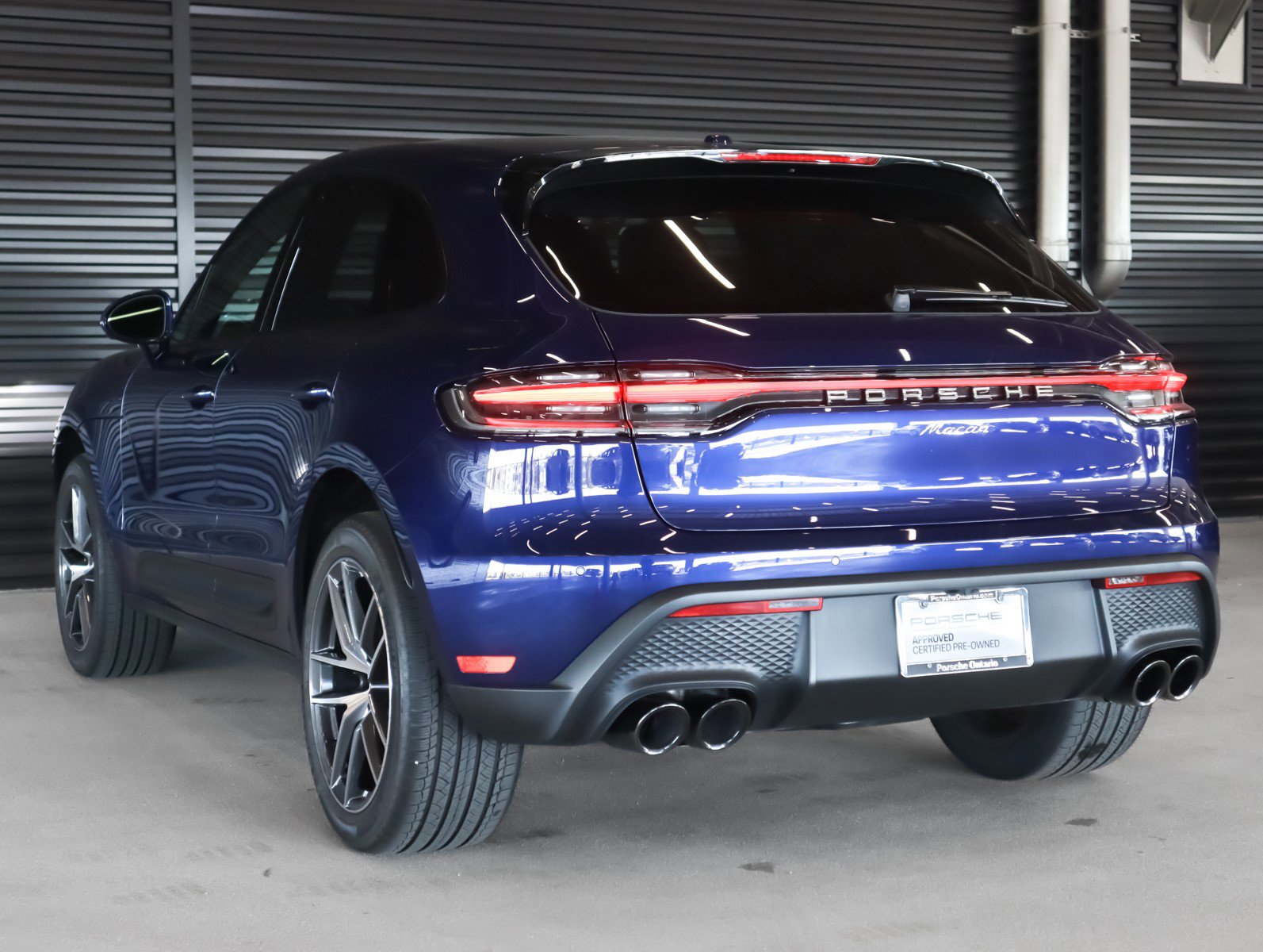 Used 2025 Porsche Macan image 3