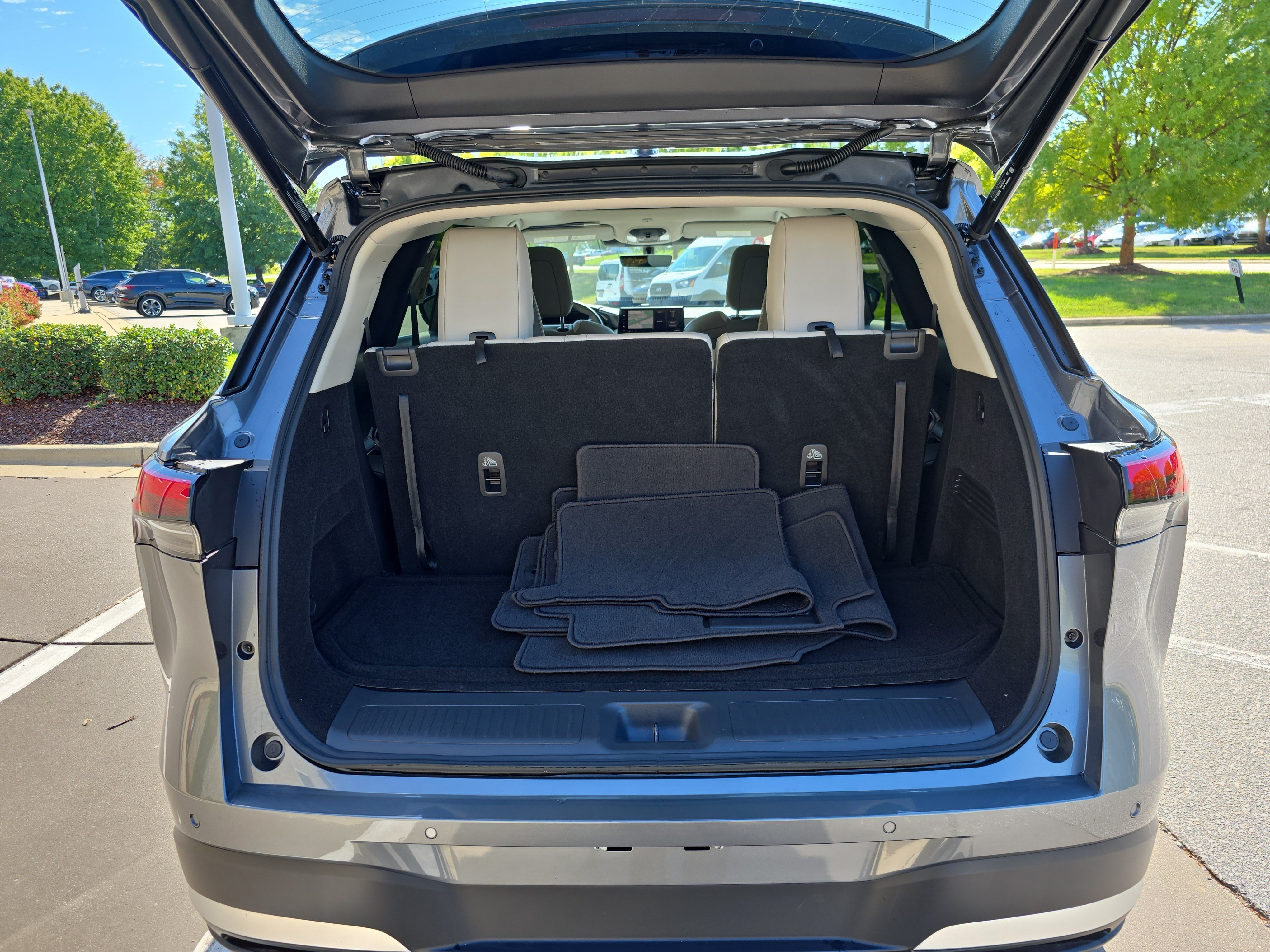 Used 2026 INFINITI QX60 Pure w/ Cargo Package AWD/4WD image 12