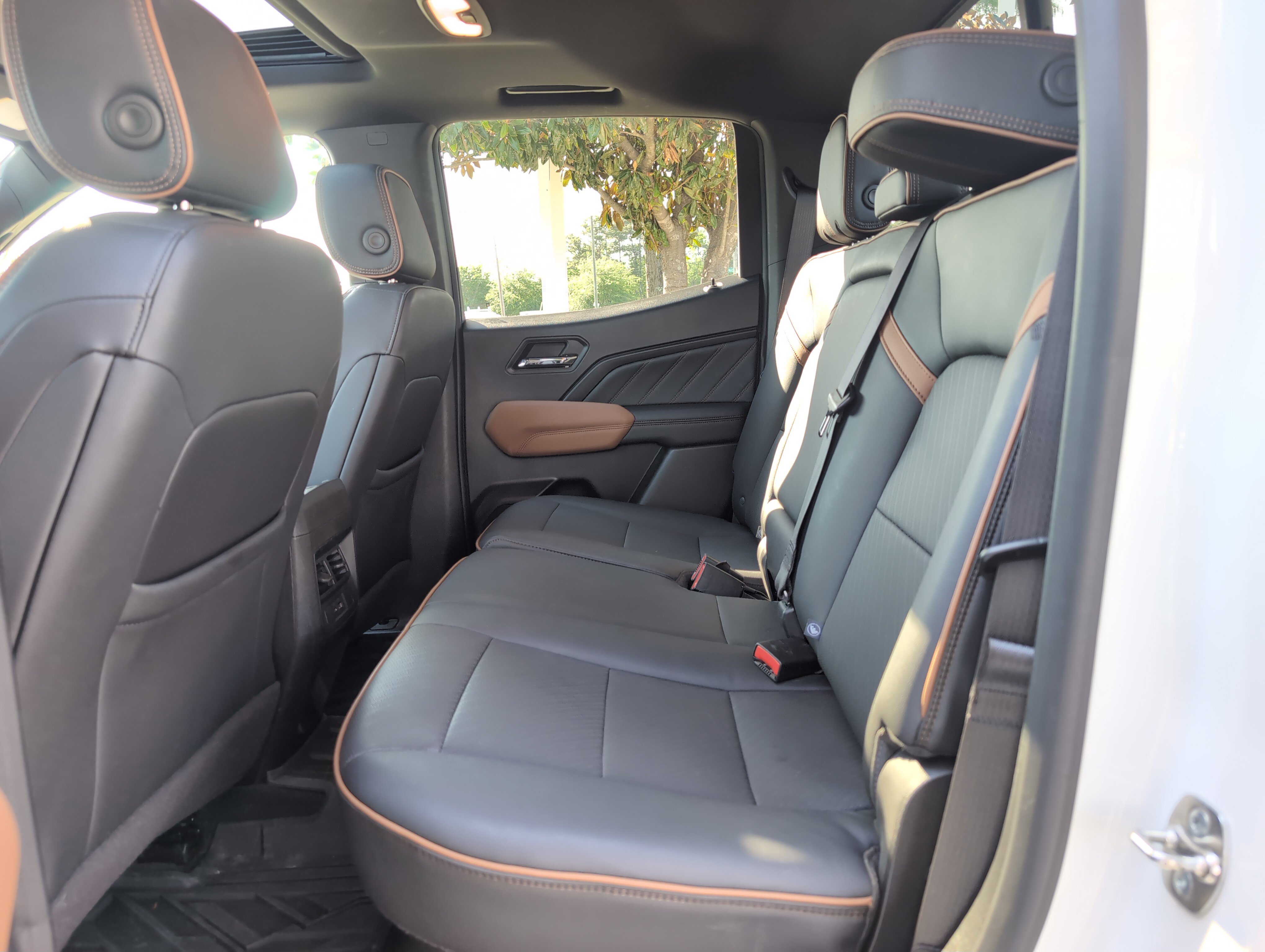 Used 2024 GMC Canyon AT4 w/ AT4 Premium Package AWD/4WD image 29