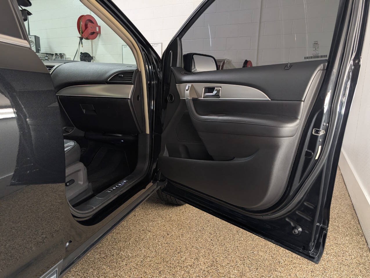 Used 2014 Lincoln MKX AWD w/ Equipment Group 101A image 19