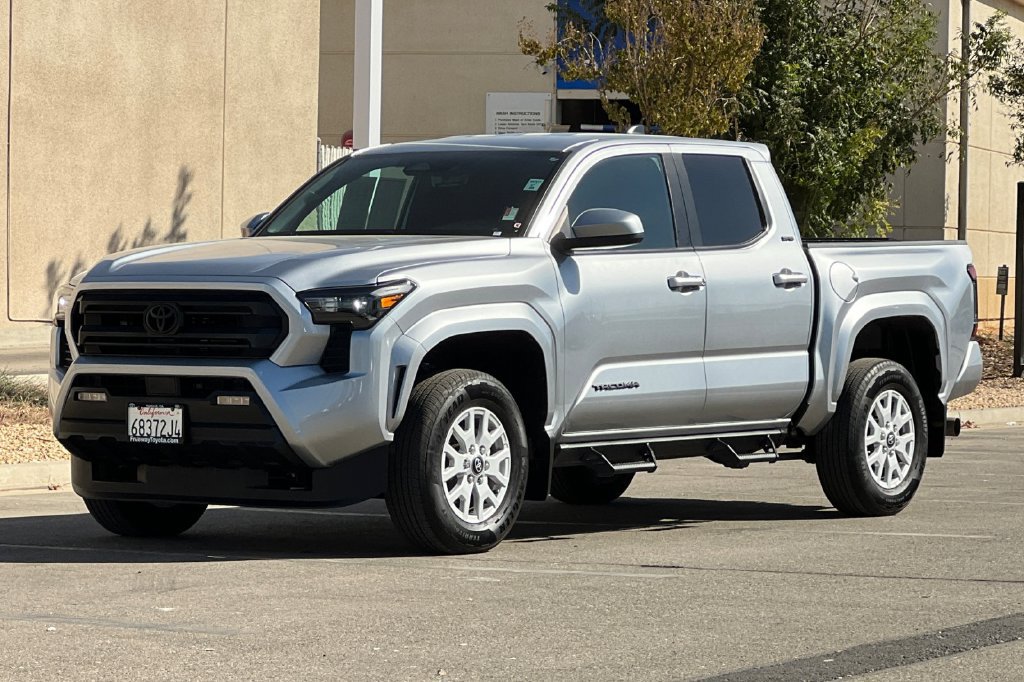 Certified 2025 Toyota Tacoma SR5 AWD/4WD image 10