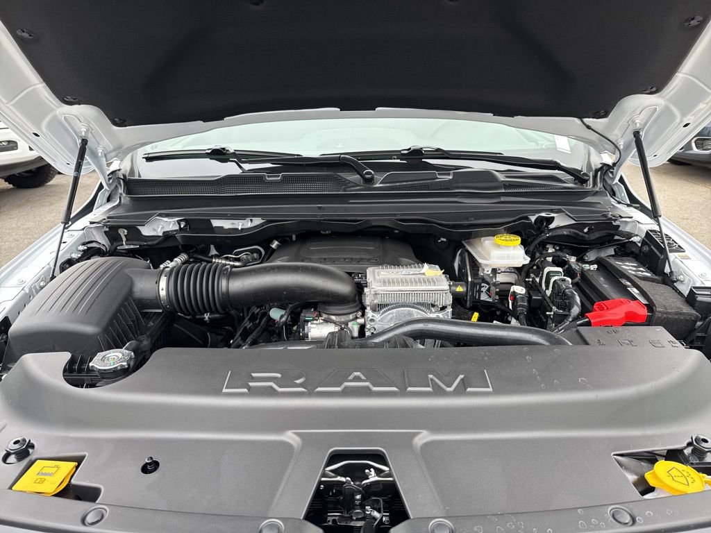 New 2026 RAM 1500 4x4 Crew Cab image 32