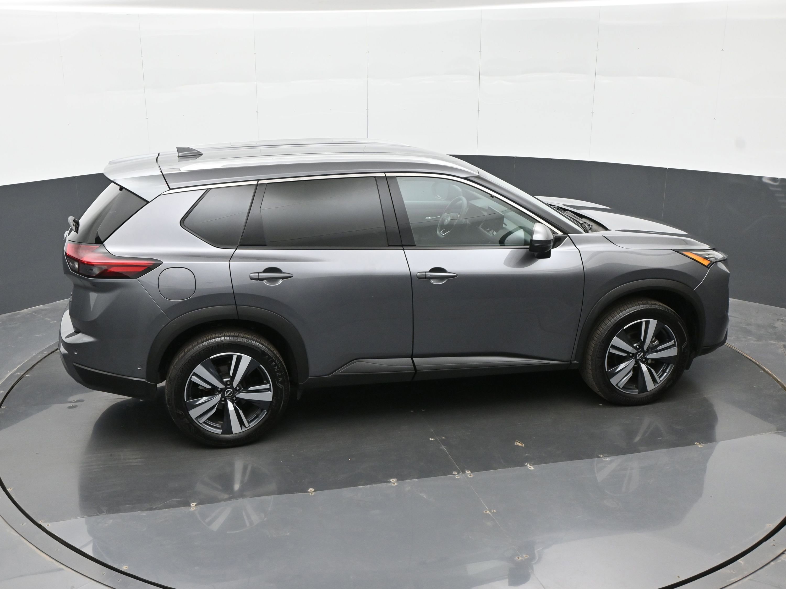 Used 2024 Nissan Rogue SL image 31