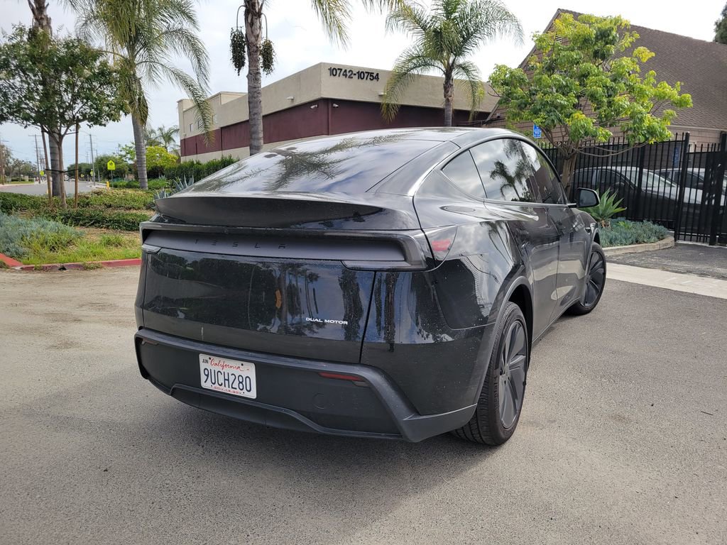 Used 2026 Tesla Model Y Long Range AWD/4WD image 2