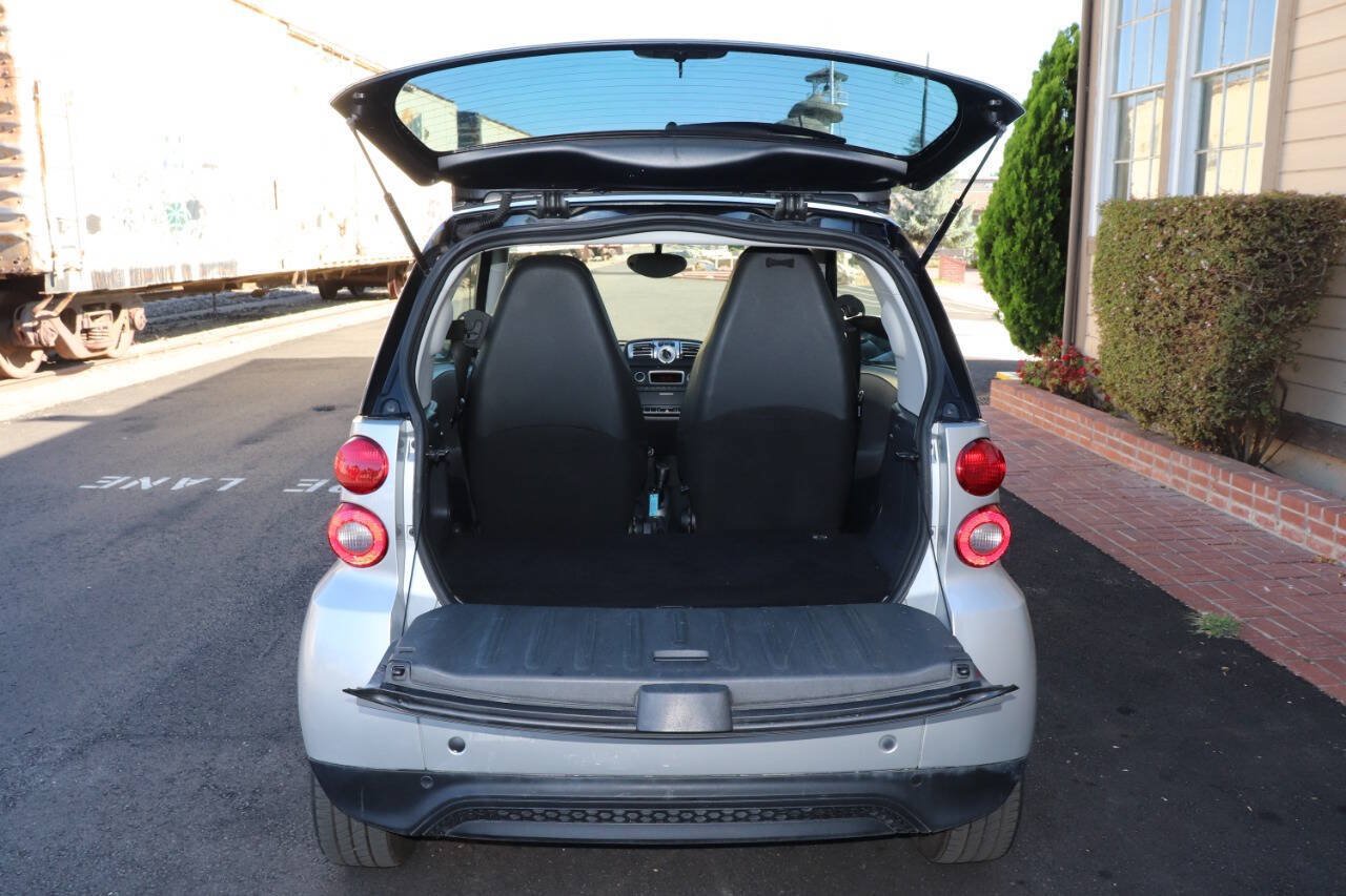 Used 2013 smart fortwo pure RWD image 29