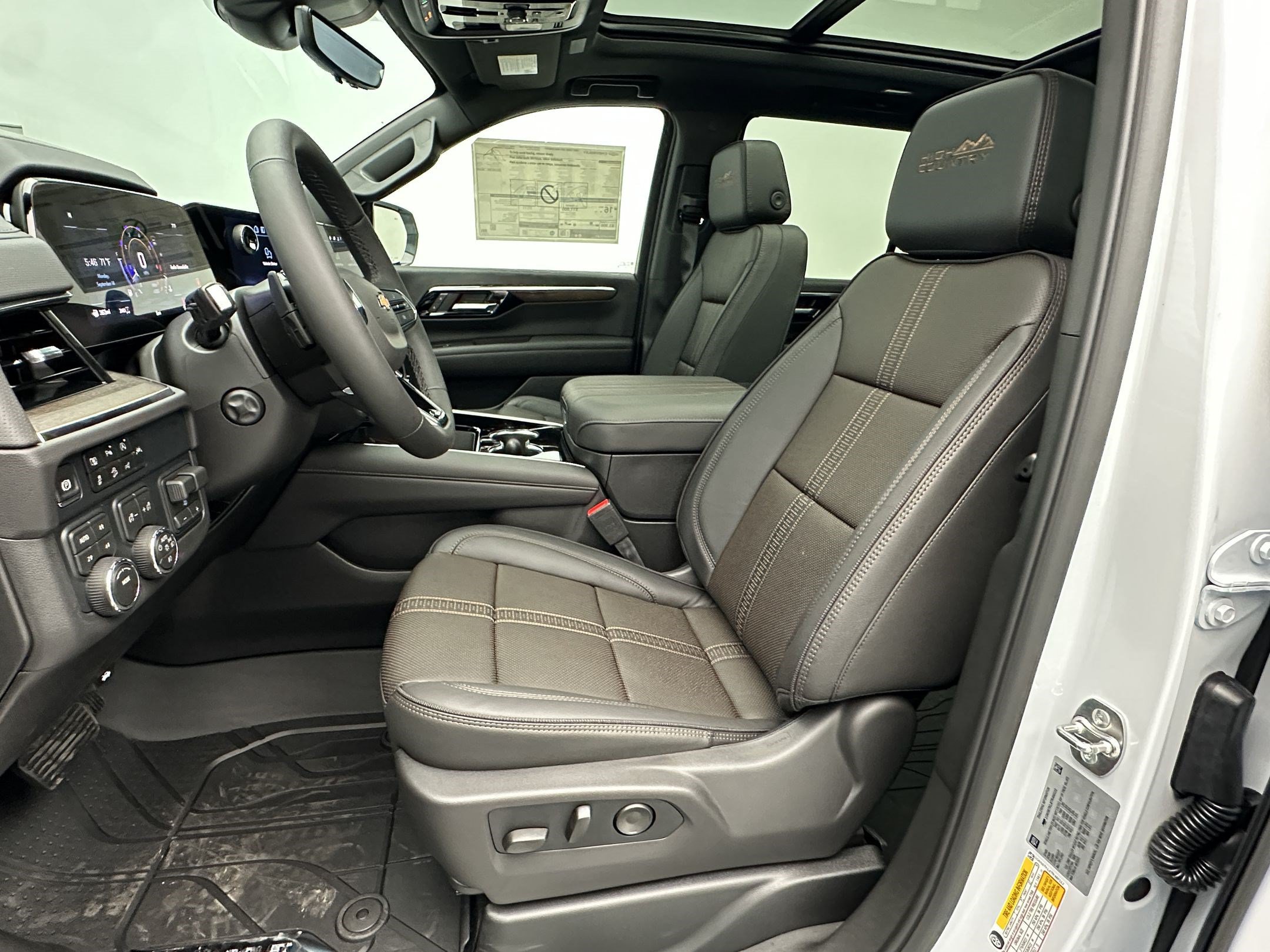 New 2026 Chevrolet Tahoe High Country w/ Sun And Tow Package AWD/4WD image 5