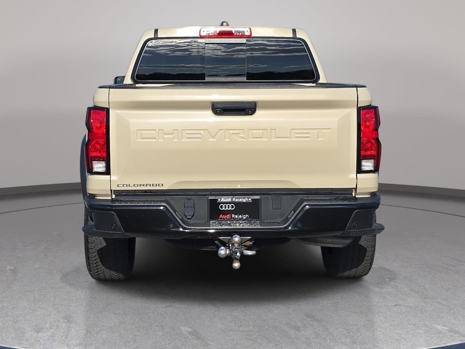 Used 2024 Chevrolet Colorado Trail Boss w/ Technology Package AWD/4WD image 8