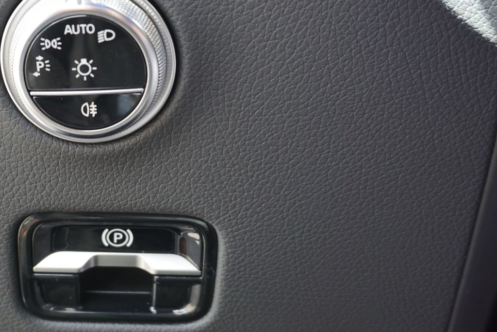 Certified 2025 Mercedes-Benz GLC 300 4MATIC image 32