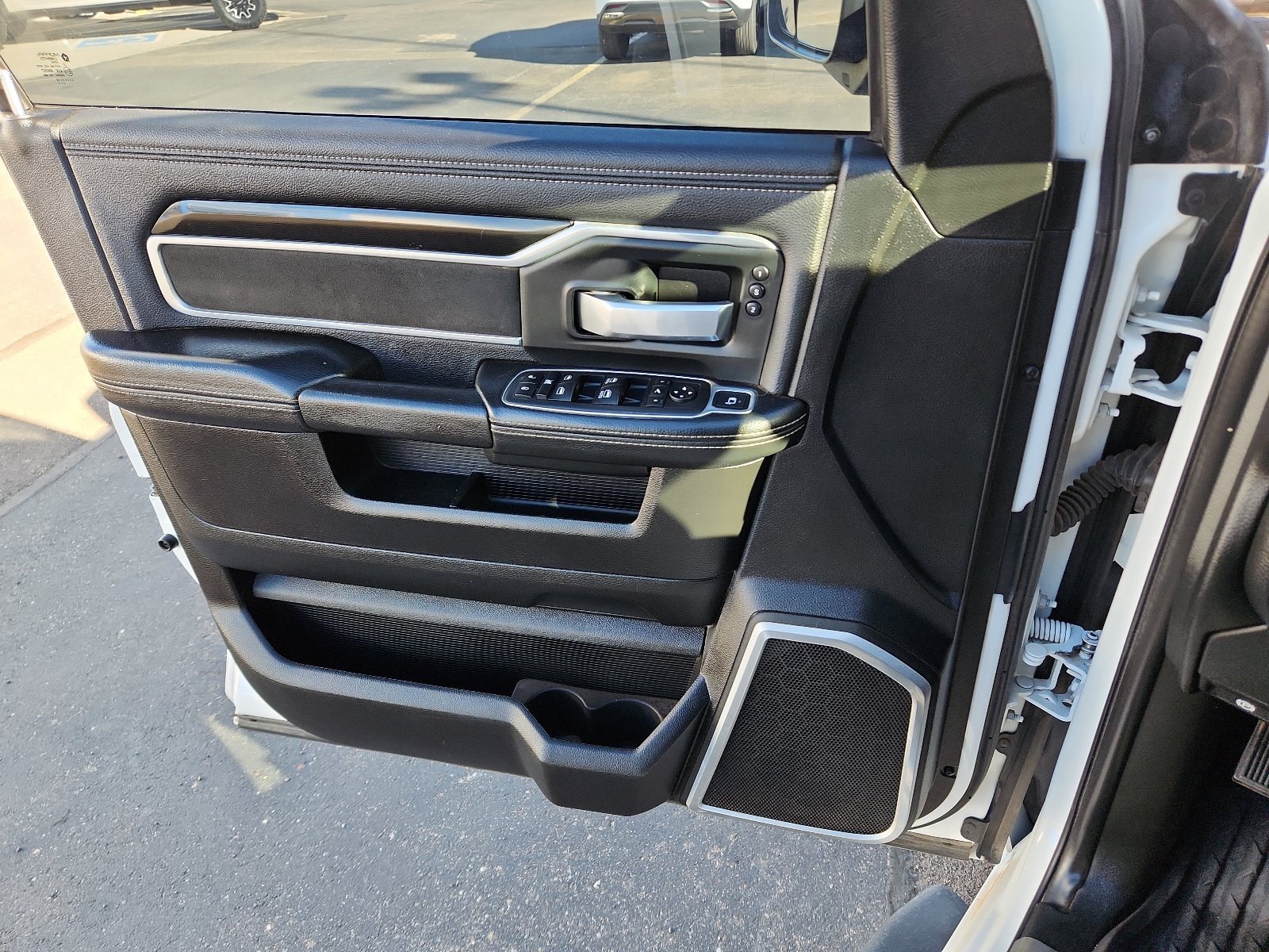 Used 2020 RAM 2500 Laramie w/ Night Edition image 13