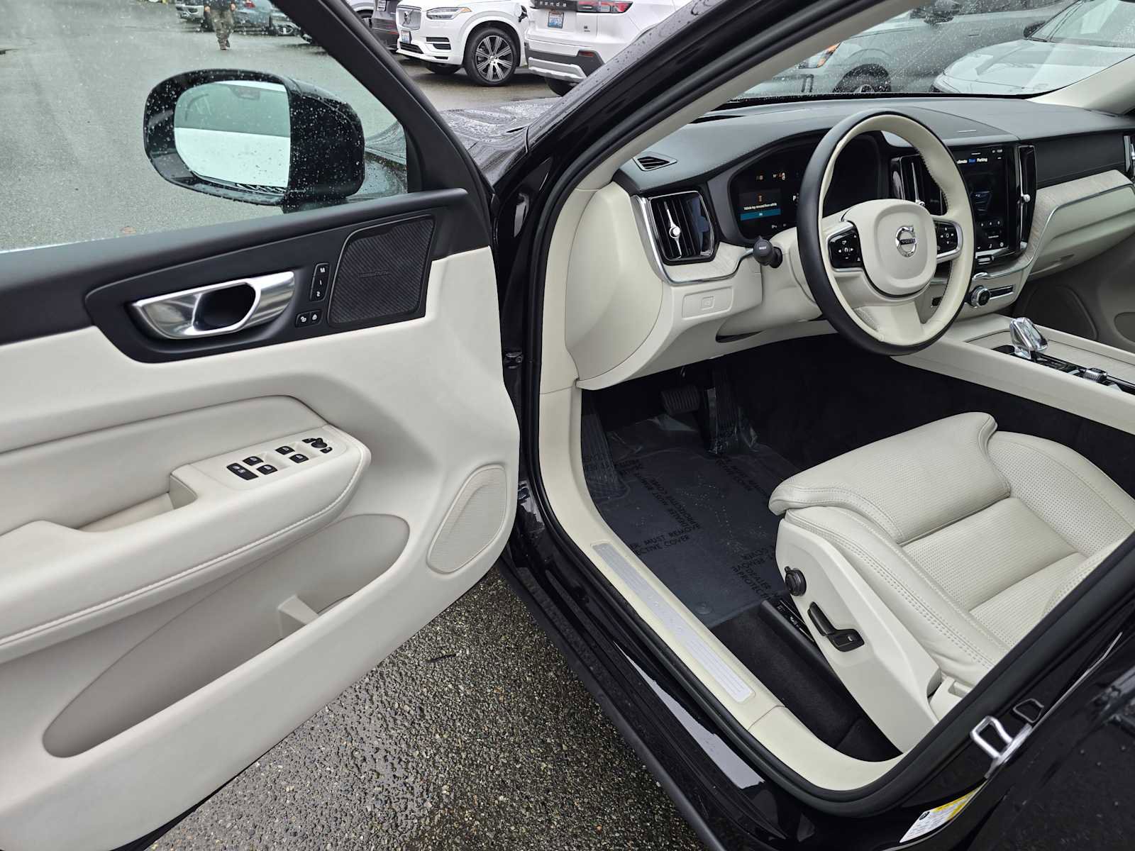 Certified 2023 Volvo XC60 B5 Ultimate w/ Climate Package image 19