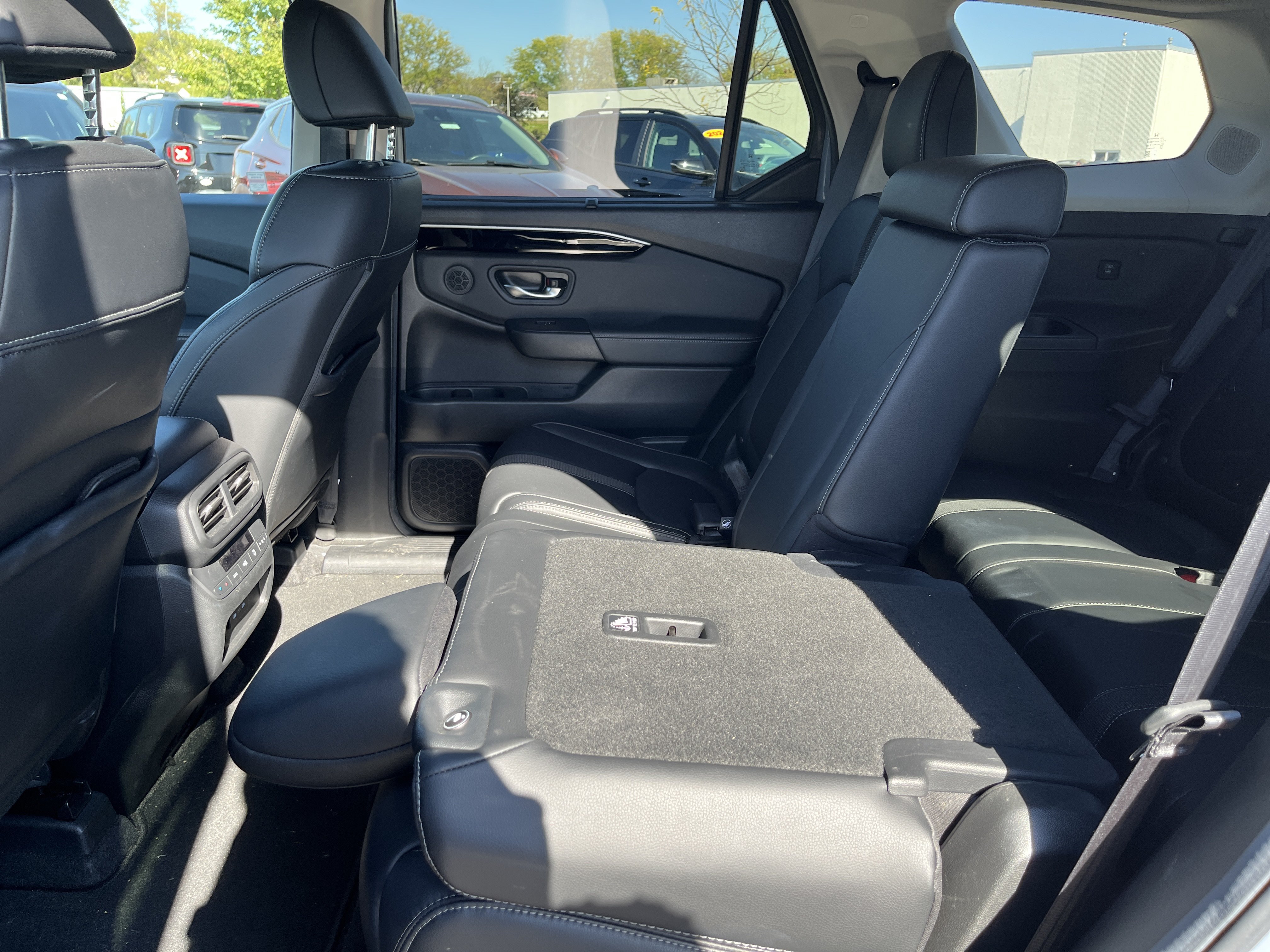 Used 2025 Honda Pilot Touring image 17