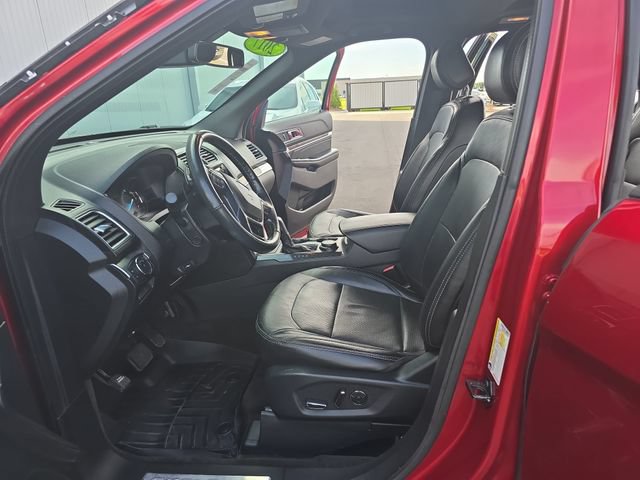Used 2017 Ford Explorer Limited w/ Equipment Group 303A AWD/4WD image 10