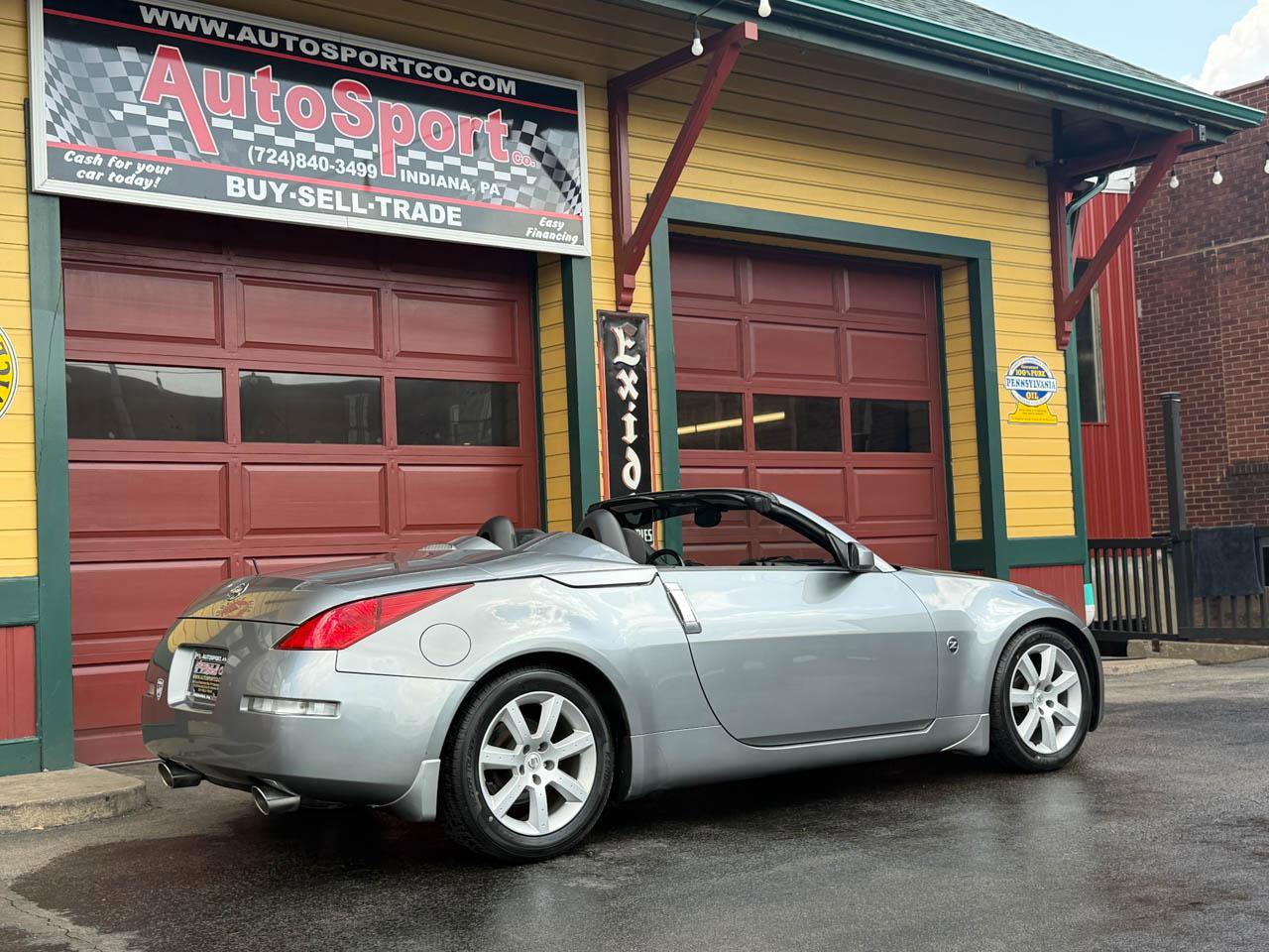 Used 2004 Nissan 350Z Enthusiast RWD image 12