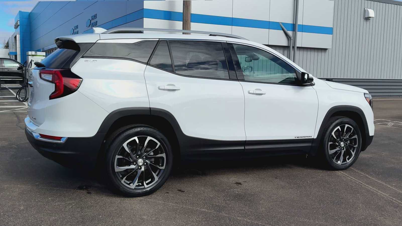 Certified 2024 GMC Terrain SLT w/ LPO, Floor Liner Package image 2