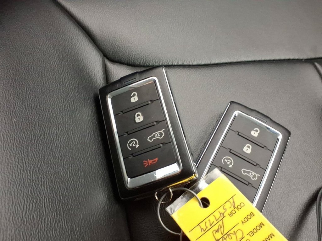 Used 2023 Jeep Grand Cherokee Limited w/ Black Appearance Package AWD/4WD image 26