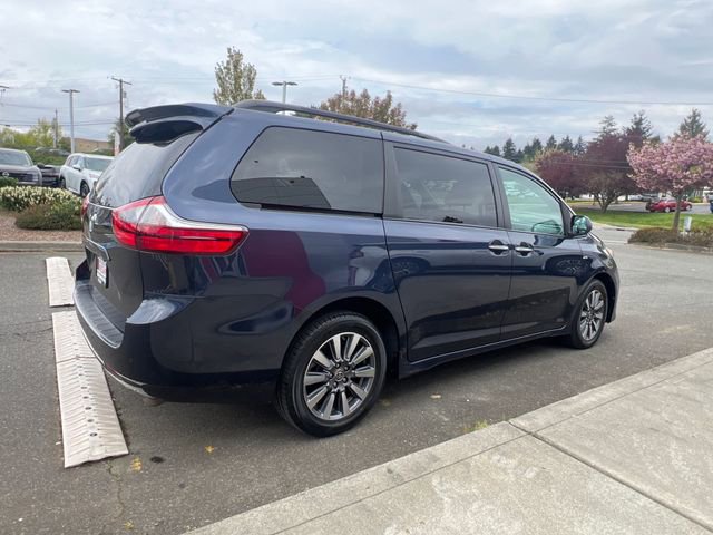 Used 2020 Toyota Sienna XLE w/ XLE Navigation Package image 7