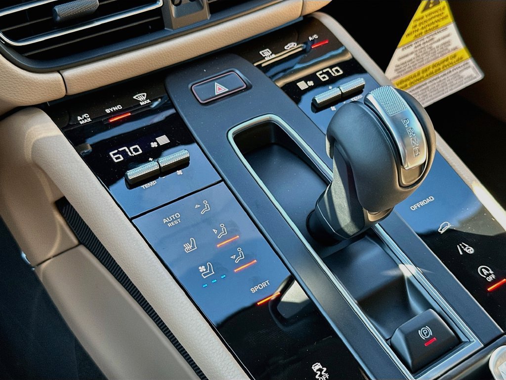 New 2026 Porsche Macan AWD/4WD image 18