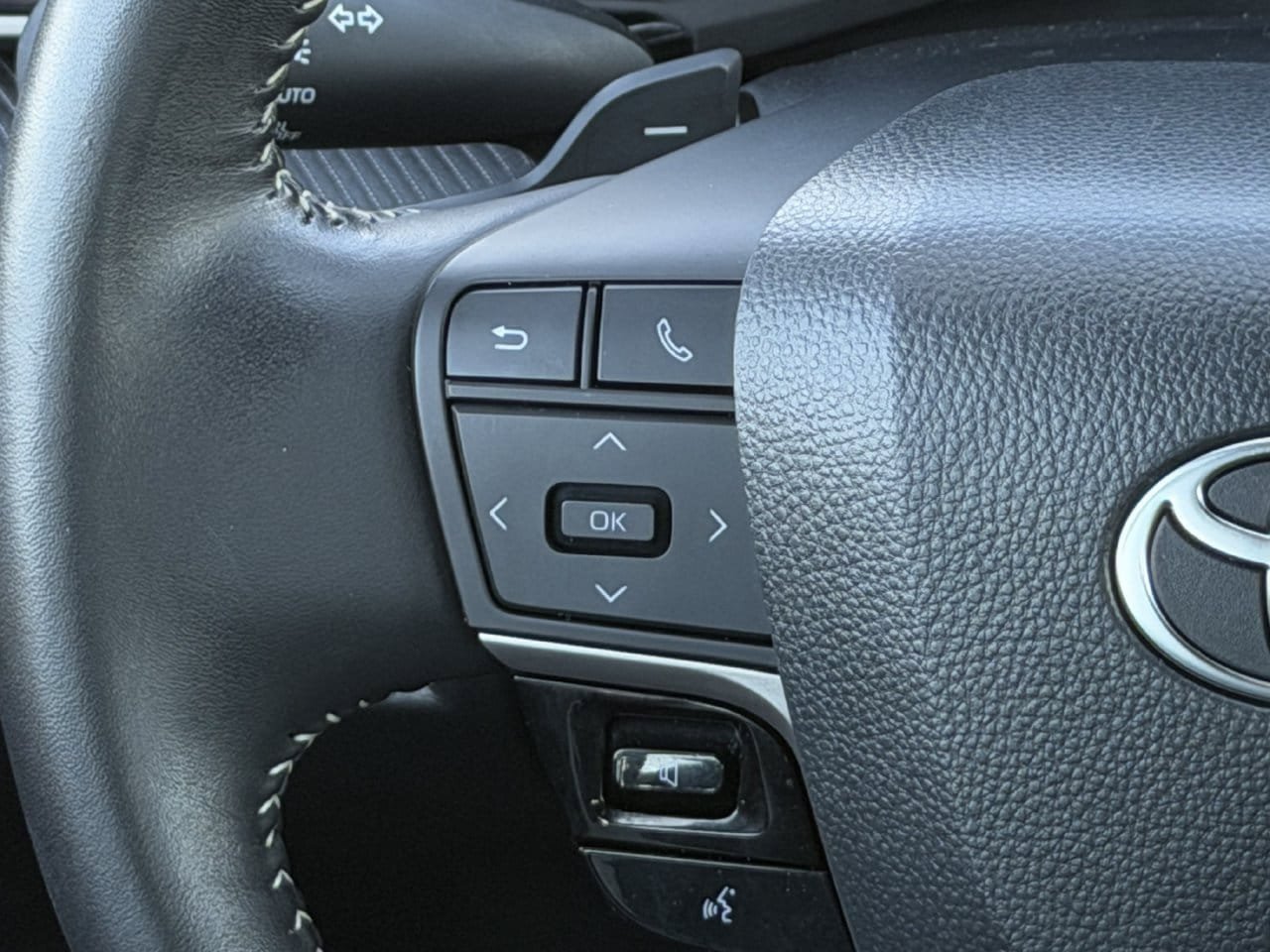 Used 2025 Toyota Camry SE FWD image 13