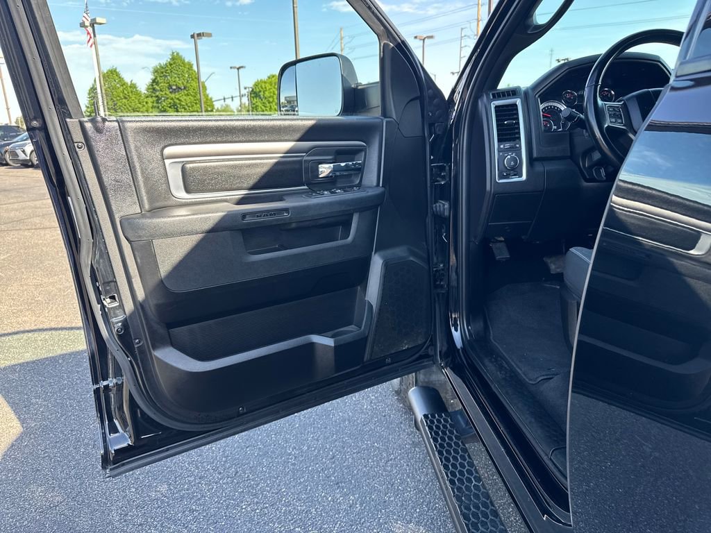 Used 2022 RAM 1500 Classic Warlock AWD/4WD image 10
