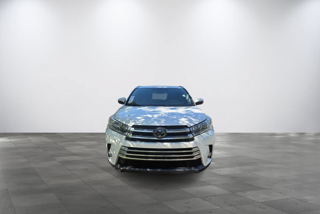 Used 2018 Toyota Highlander Limited FWD image 2