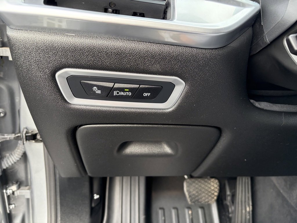 Used 2024 BMW X7 xDrive40i w/ Premium Package image 17