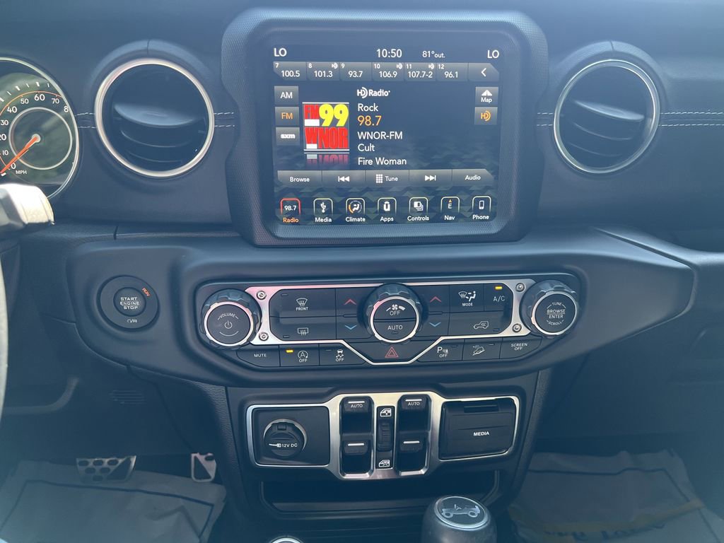 Used 2018 Jeep Wrangler Unlimited Sahara image 11