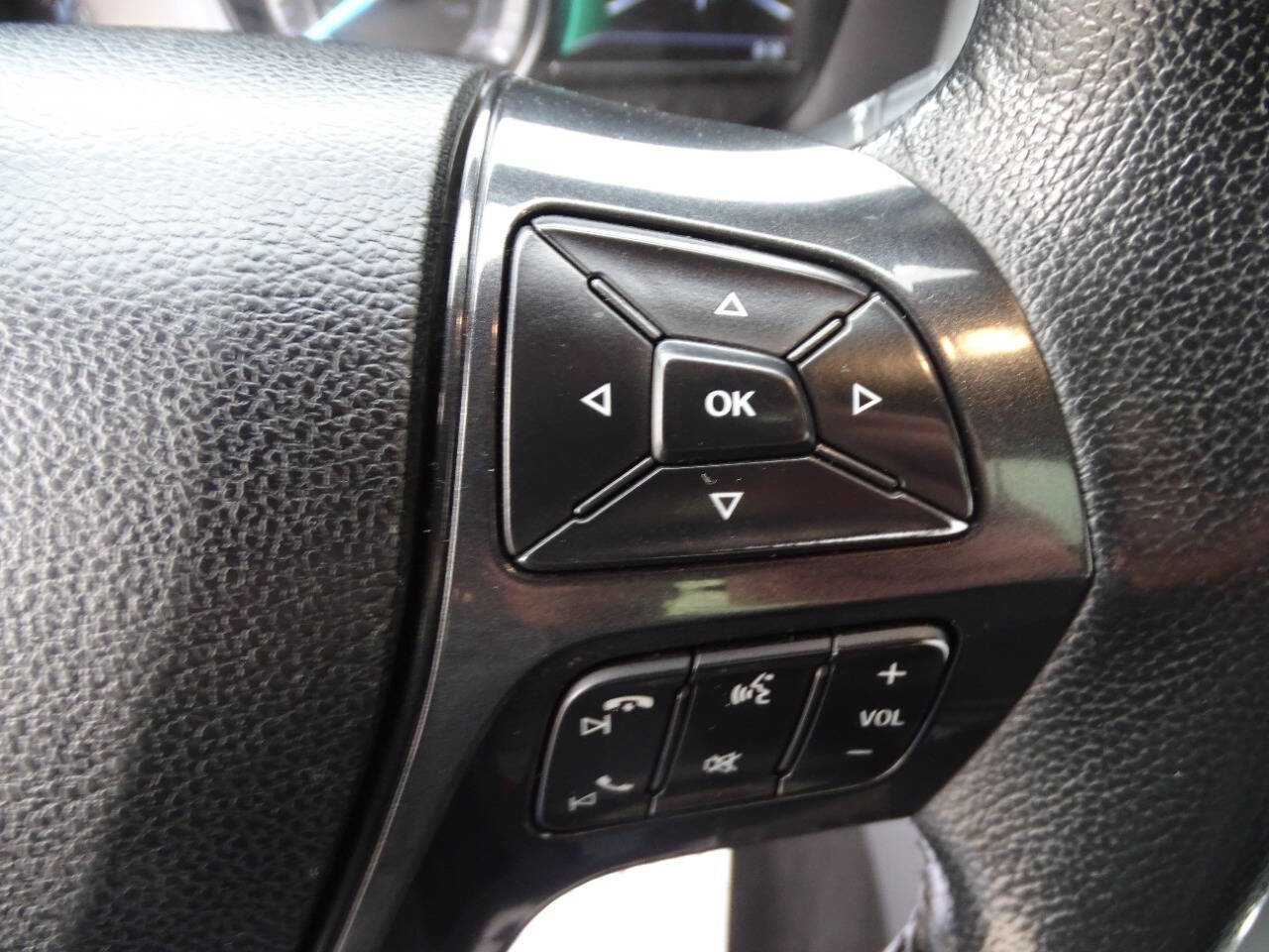 Used 2019 Ford Explorer XLT w/ Equipment Group 202A image 21