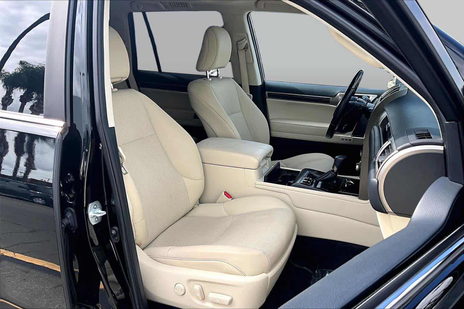 Used 2021 Lexus GX 460 Premium w/ Accessory Package AWD/4WD image 9