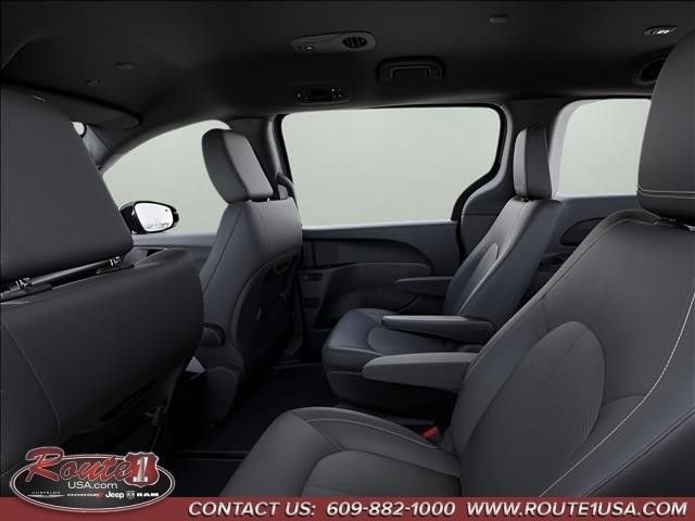 New 2027 Chrysler Pacifica Select AWD/4WD image 24