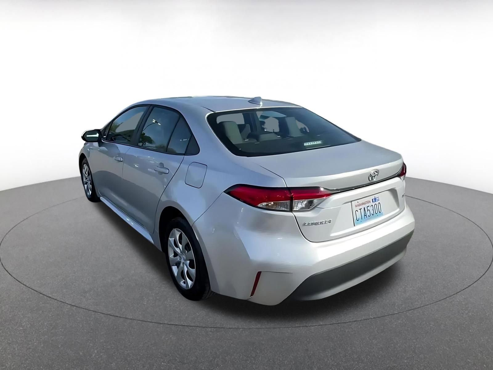 Used 2025 Toyota Corolla LE image 11