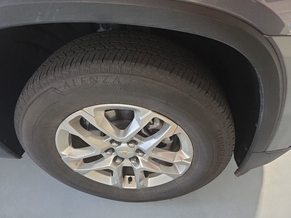 Used 2021 Chevrolet Traverse LS FWD image 8