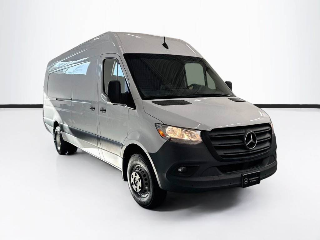 Used 2023 Mercedes-Benz Sprinter 4500 image 3