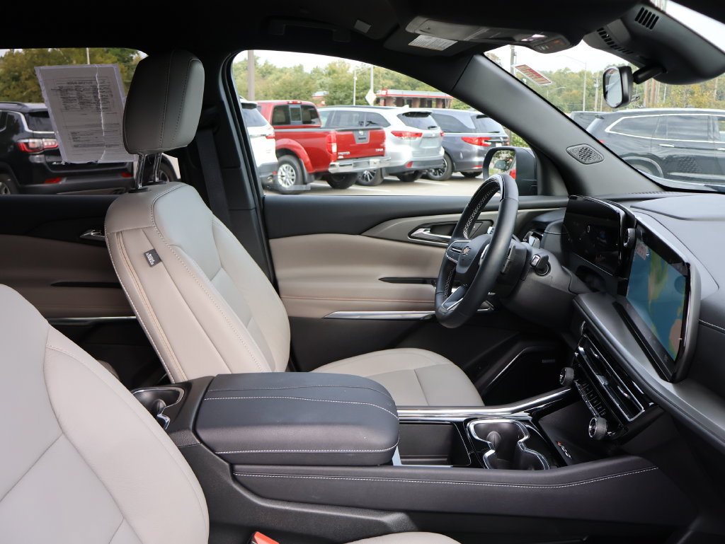 Used 2025 Chevrolet Traverse LT w/ Enhanced Driving Package FWD image 8
